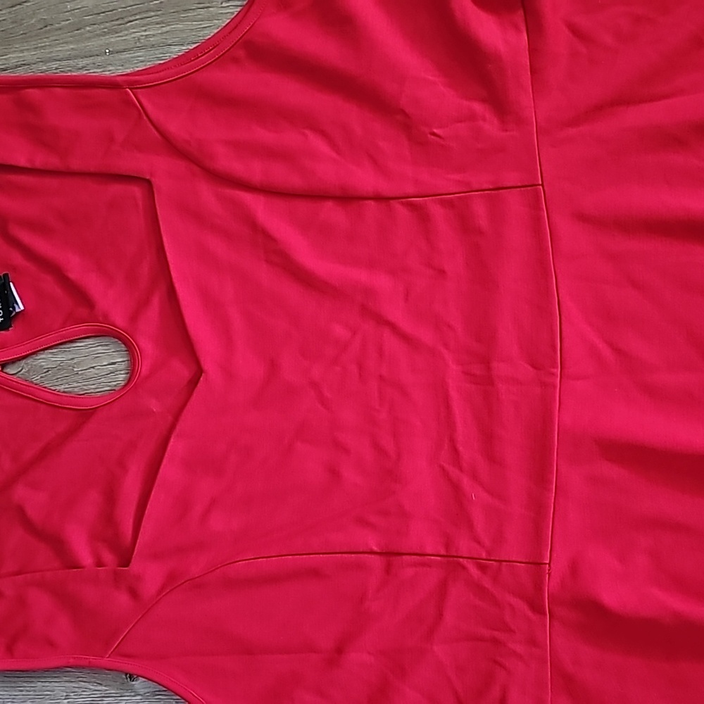 Torrid Red Peplum Sweetheart Top 4x - Picture 2 of 3